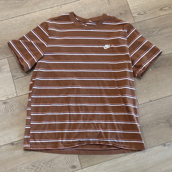 Nike Other - Nike brown crewneck T-shirt with stripes. Men's XXL. Like new condition. Sharp!